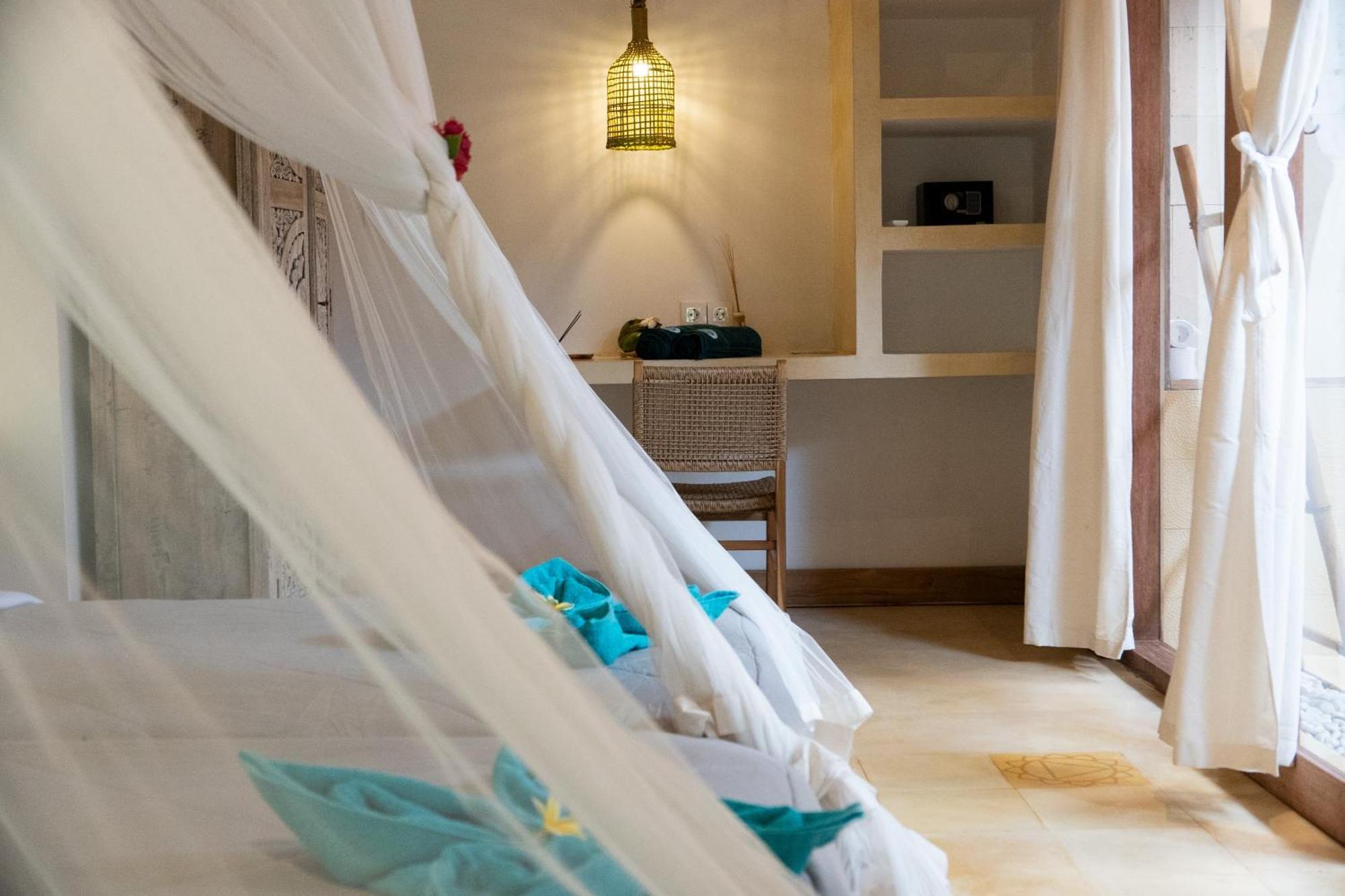 Mandala Beach Healing Rooms Gili Air Bagian luar foto