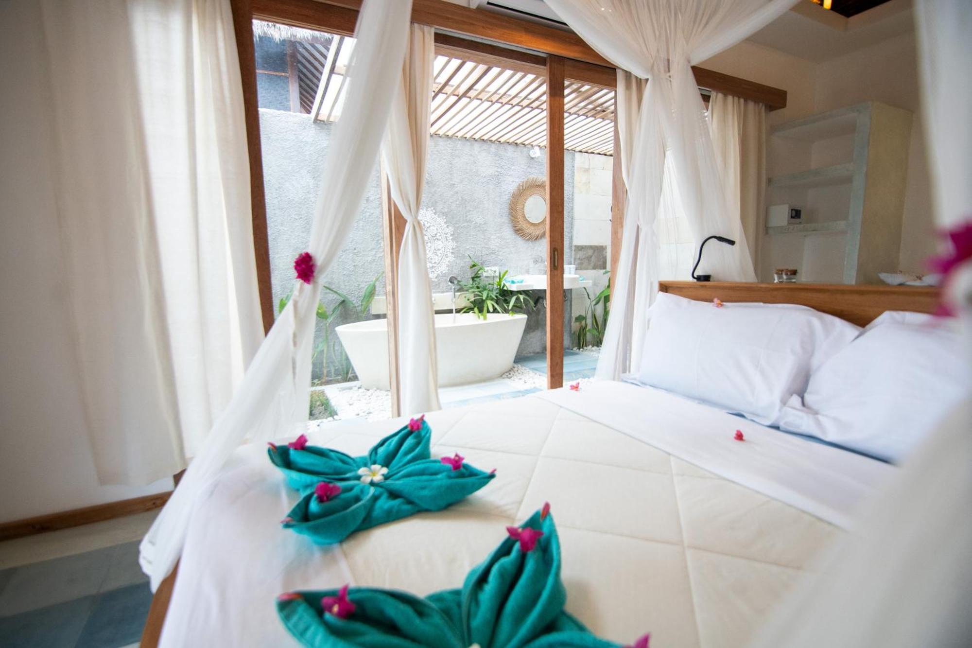 Mandala Beach Healing Rooms Gili Air Bagian luar foto
