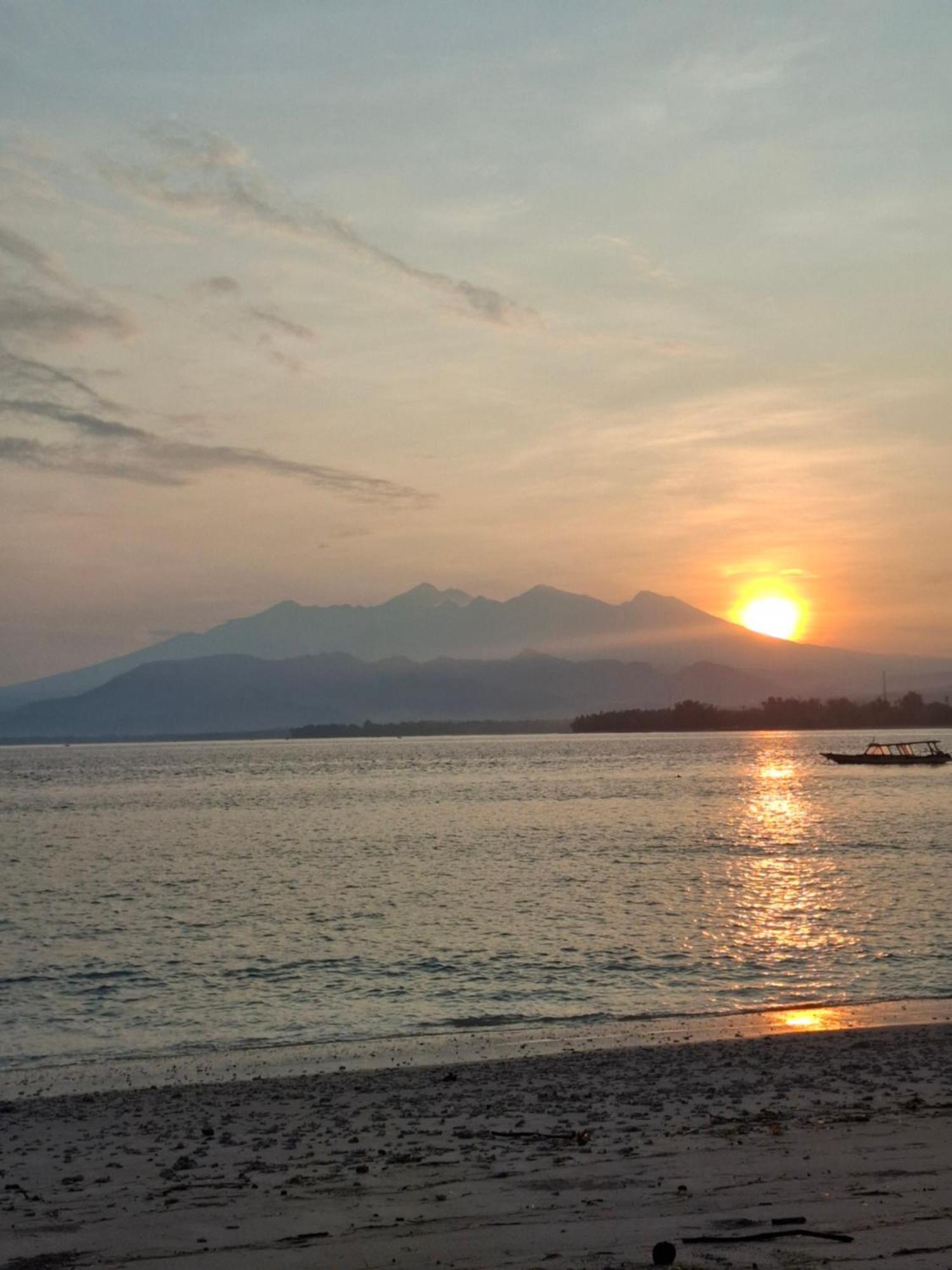 Mandala Beach Healing Rooms Gili Air Bagian luar foto